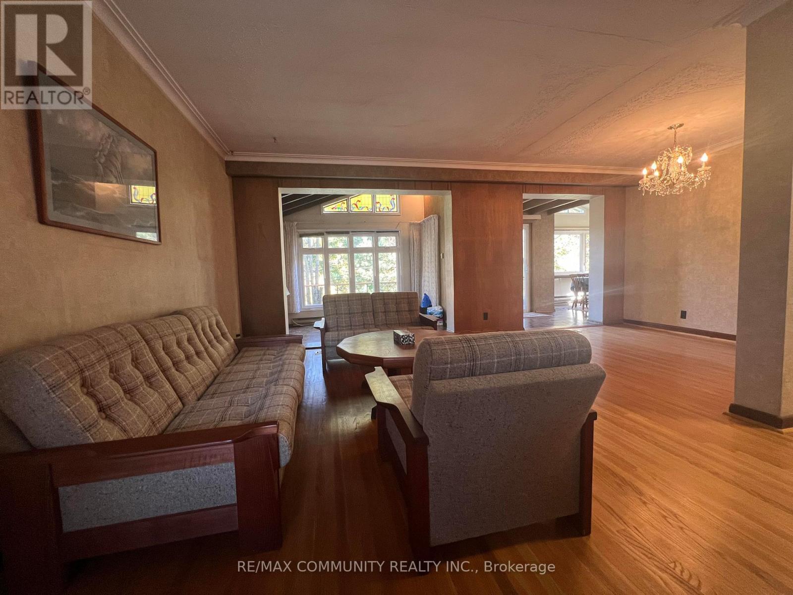 137 Birkdale Road, Toronto, ON - Indoor Photo Showing Living Room