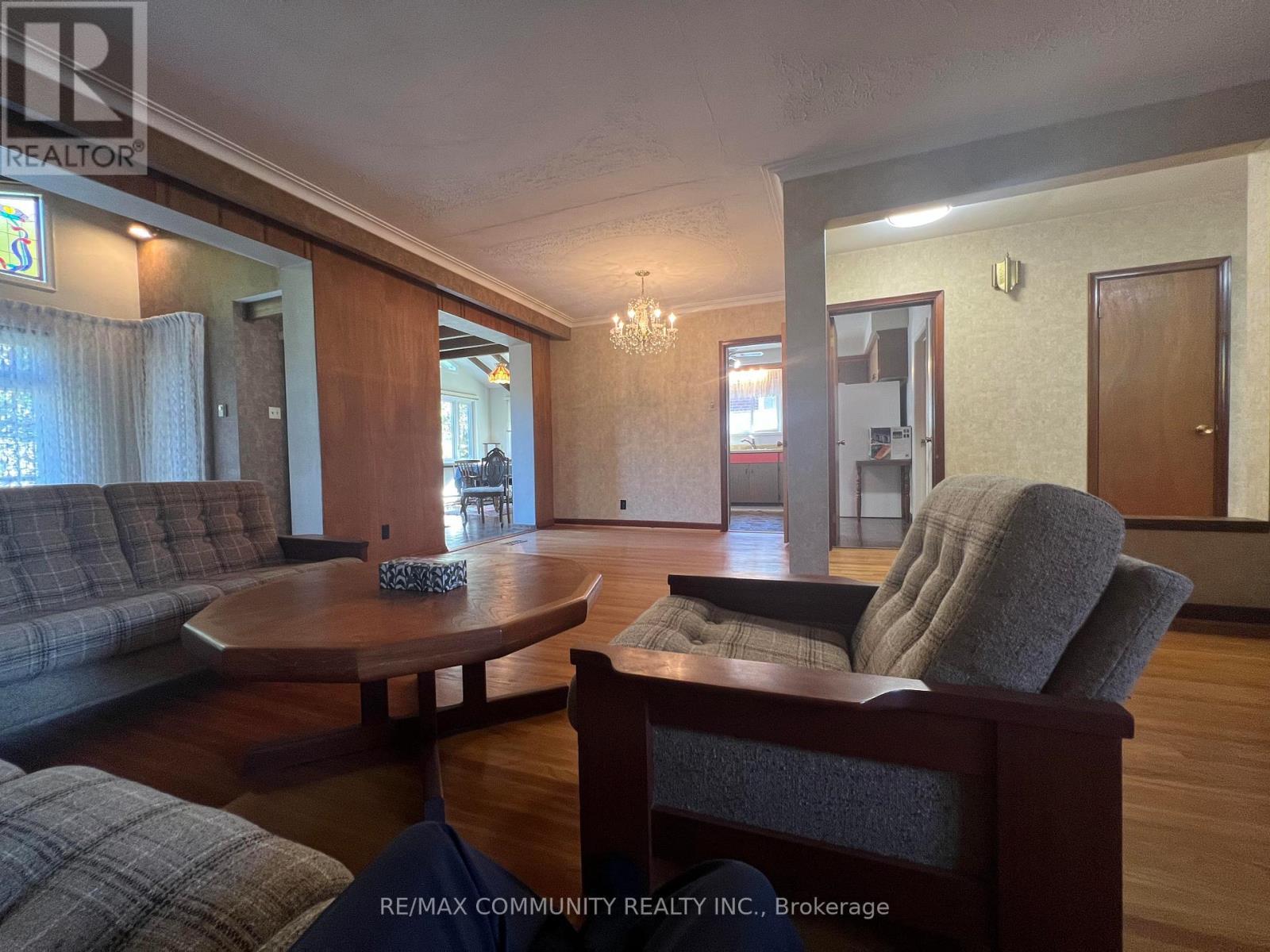 137 Birkdale Road, Toronto, ON - Indoor Photo Showing Living Room