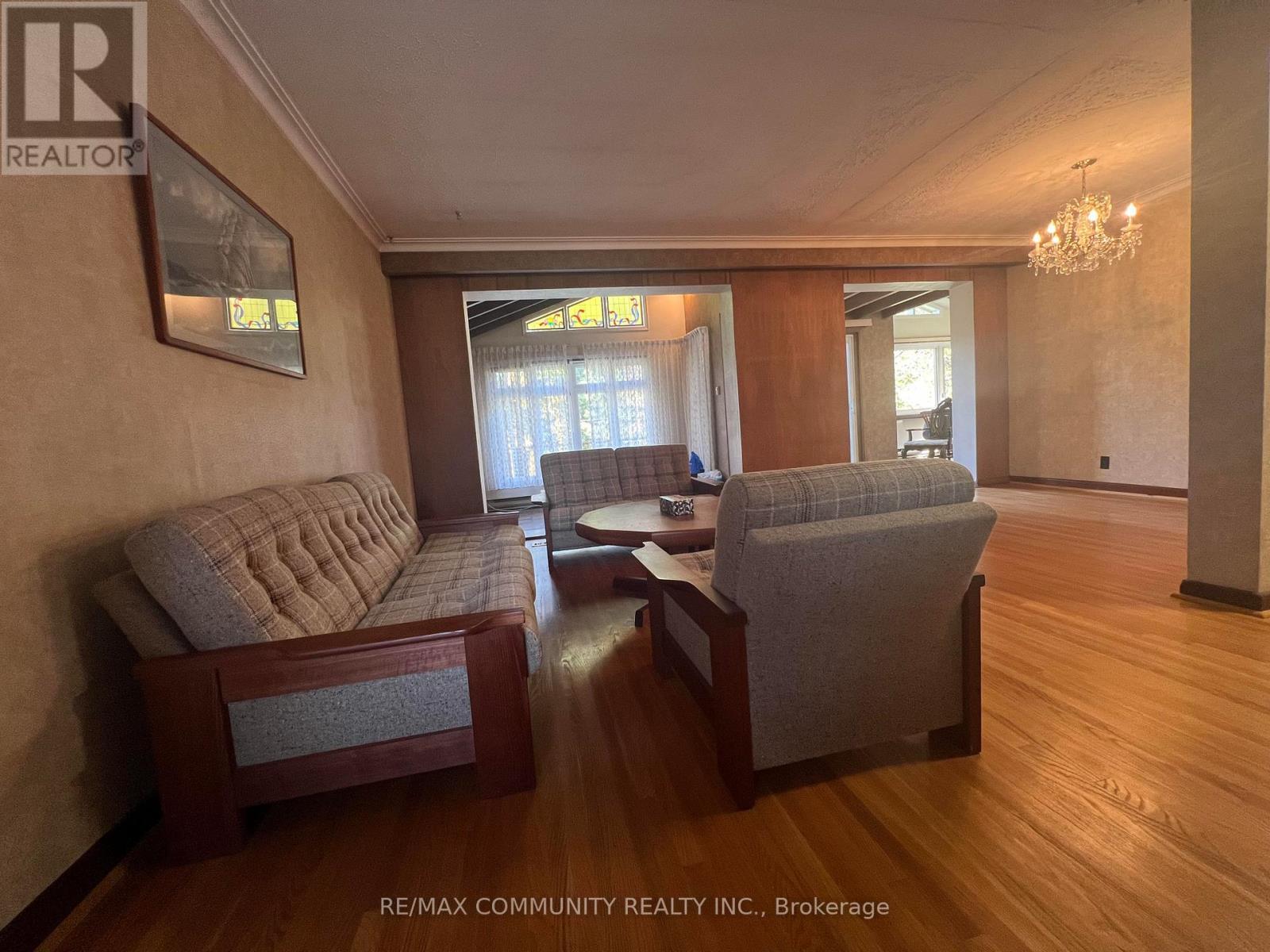 137 Birkdale Road, Toronto, ON - Indoor Photo Showing Living Room