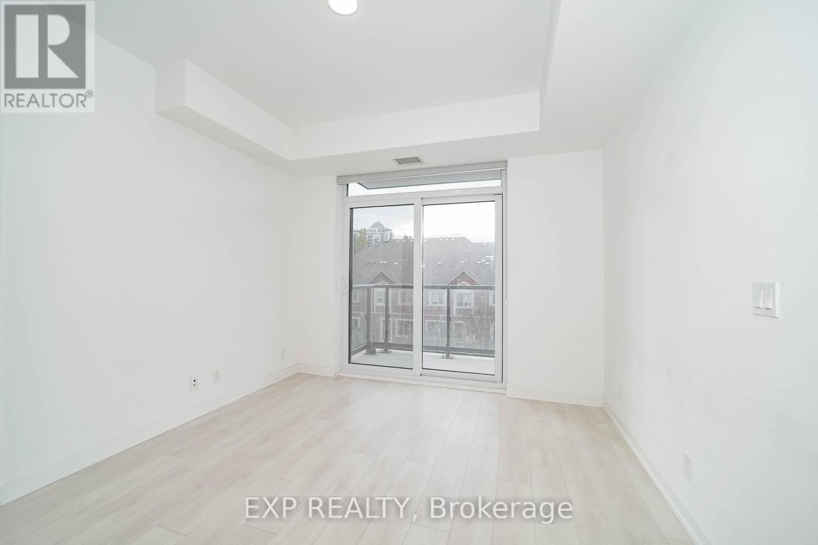 D328 - 8 Beverley Glen Boulevard, Vaughan, ON - Indoor Photo Showing Other Room