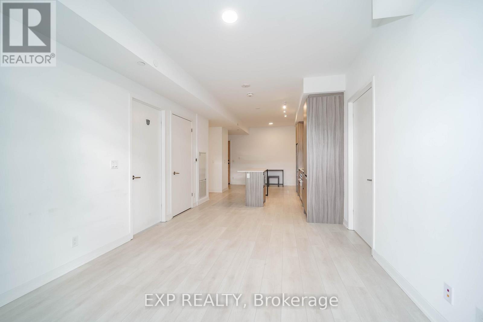 D328 - 8 Beverley Glen Boulevard, Vaughan, ON - Indoor Photo Showing Other Room