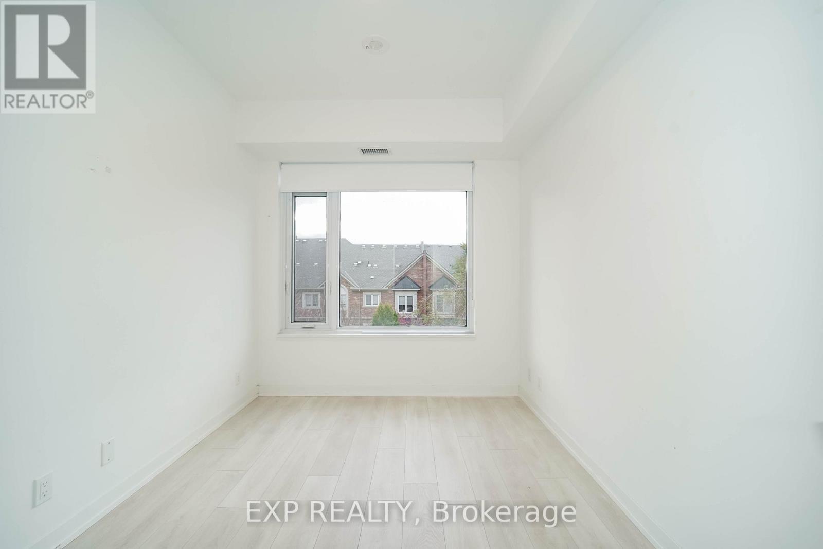 D328 - 8 Beverley Glen Boulevard, Vaughan, ON - Indoor Photo Showing Other Room