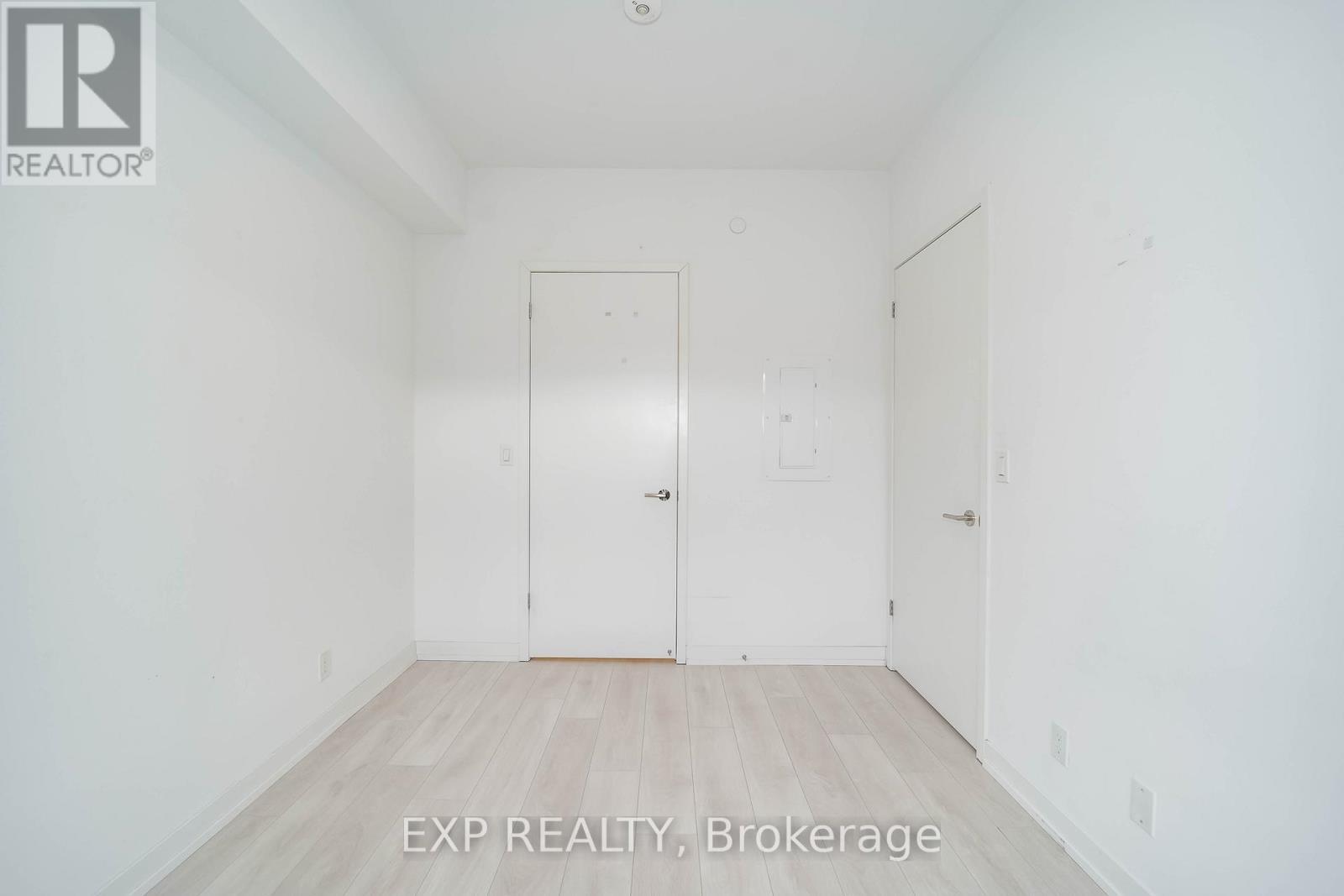 D328 - 8 Beverley Glen Boulevard, Vaughan, ON - Indoor Photo Showing Other Room