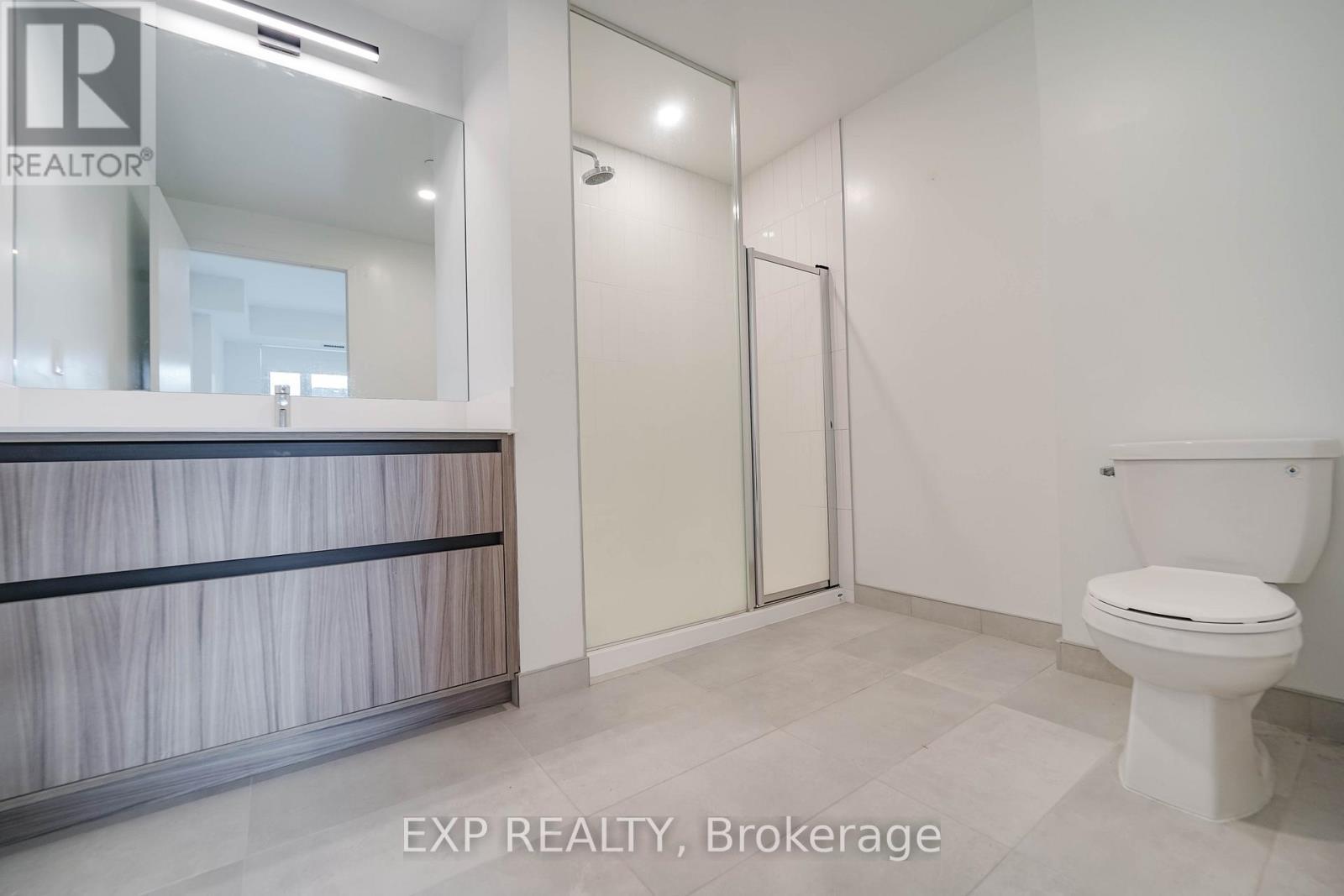 D328 - 8 Beverley Glen Boulevard, Vaughan, ON - Indoor Photo Showing Bathroom