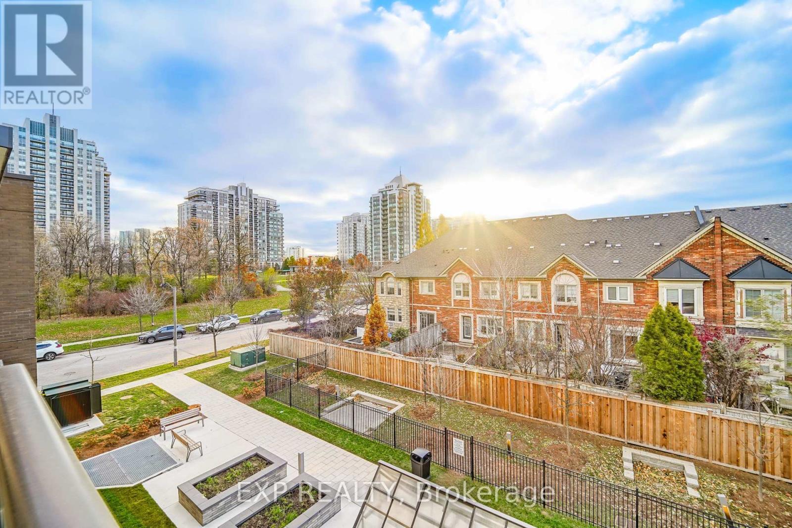 D328 - 8 Beverley Glen Boulevard, Vaughan, ON - Outdoor