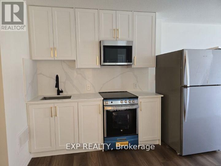 Unit B - 64 Singhampton Road, Vaughan, ON - Indoor Photo Showing Kitchen