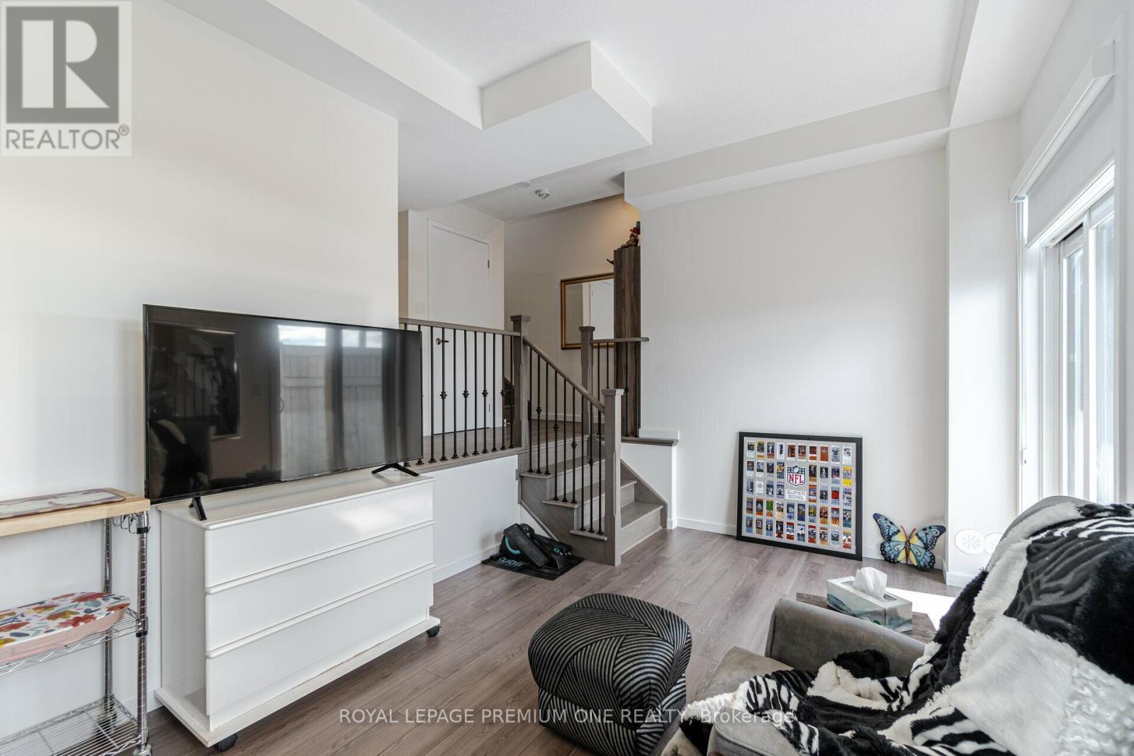 2 Seacoasts Circle, Vaughan, ON - Indoor