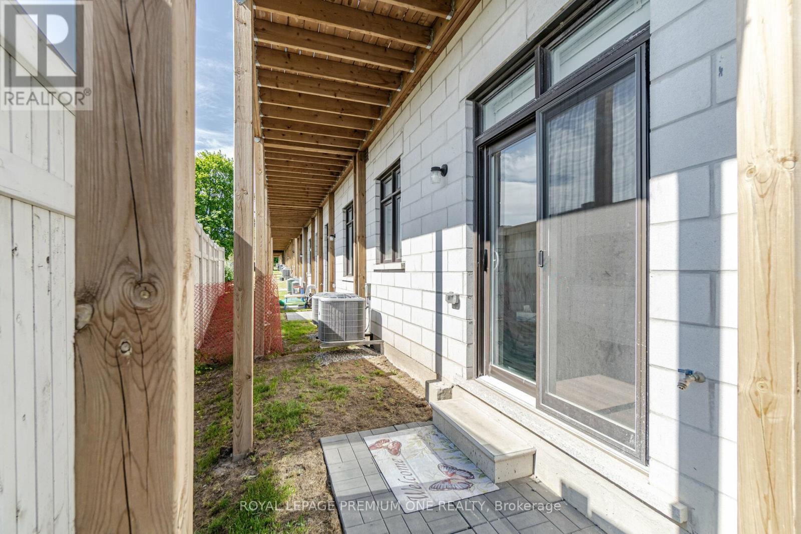 2 Seacoasts Circle, Vaughan, ON - Outdoor With Exterior