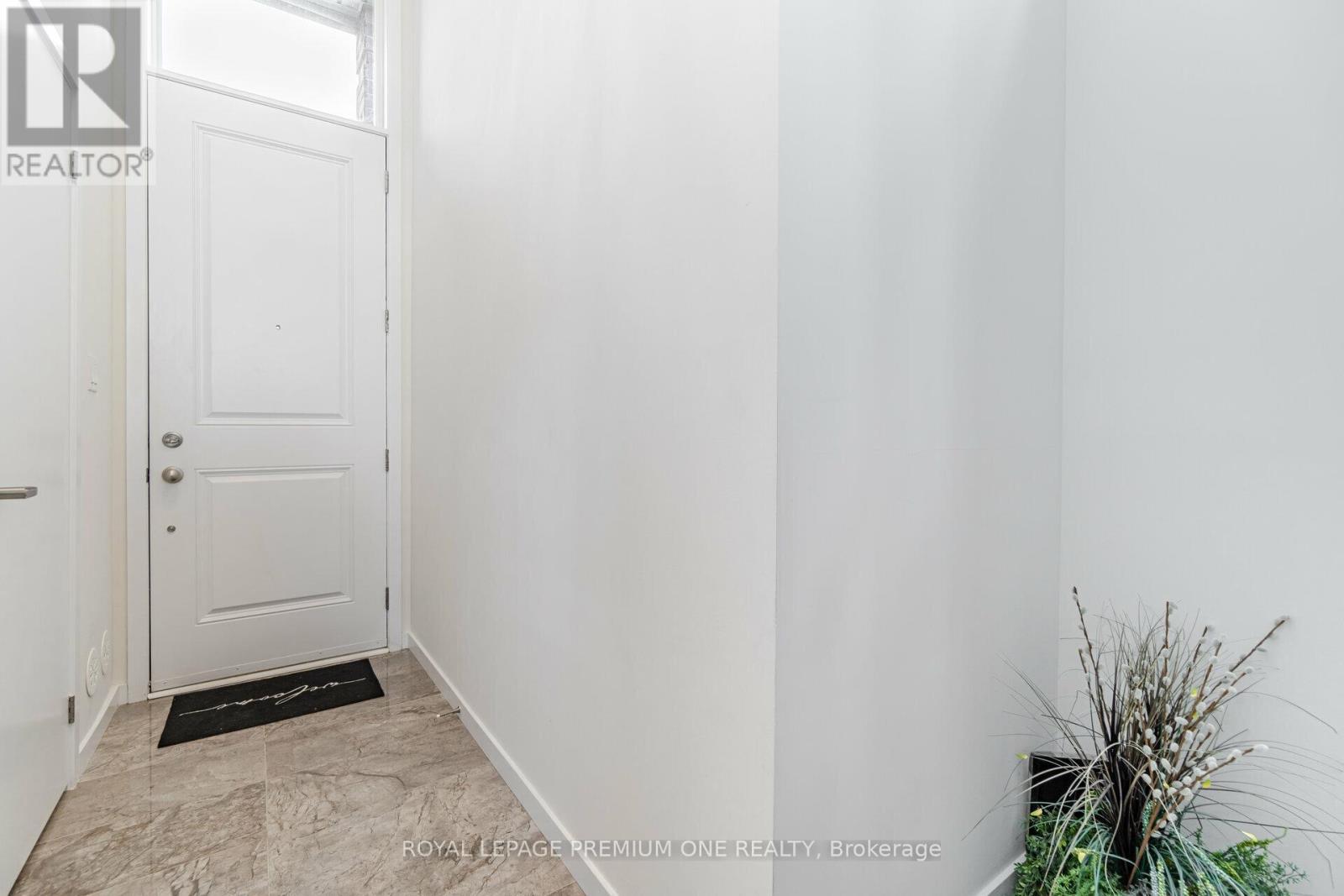 2 Seacoasts Circle, Vaughan, ON - Indoor Photo Showing Other Room