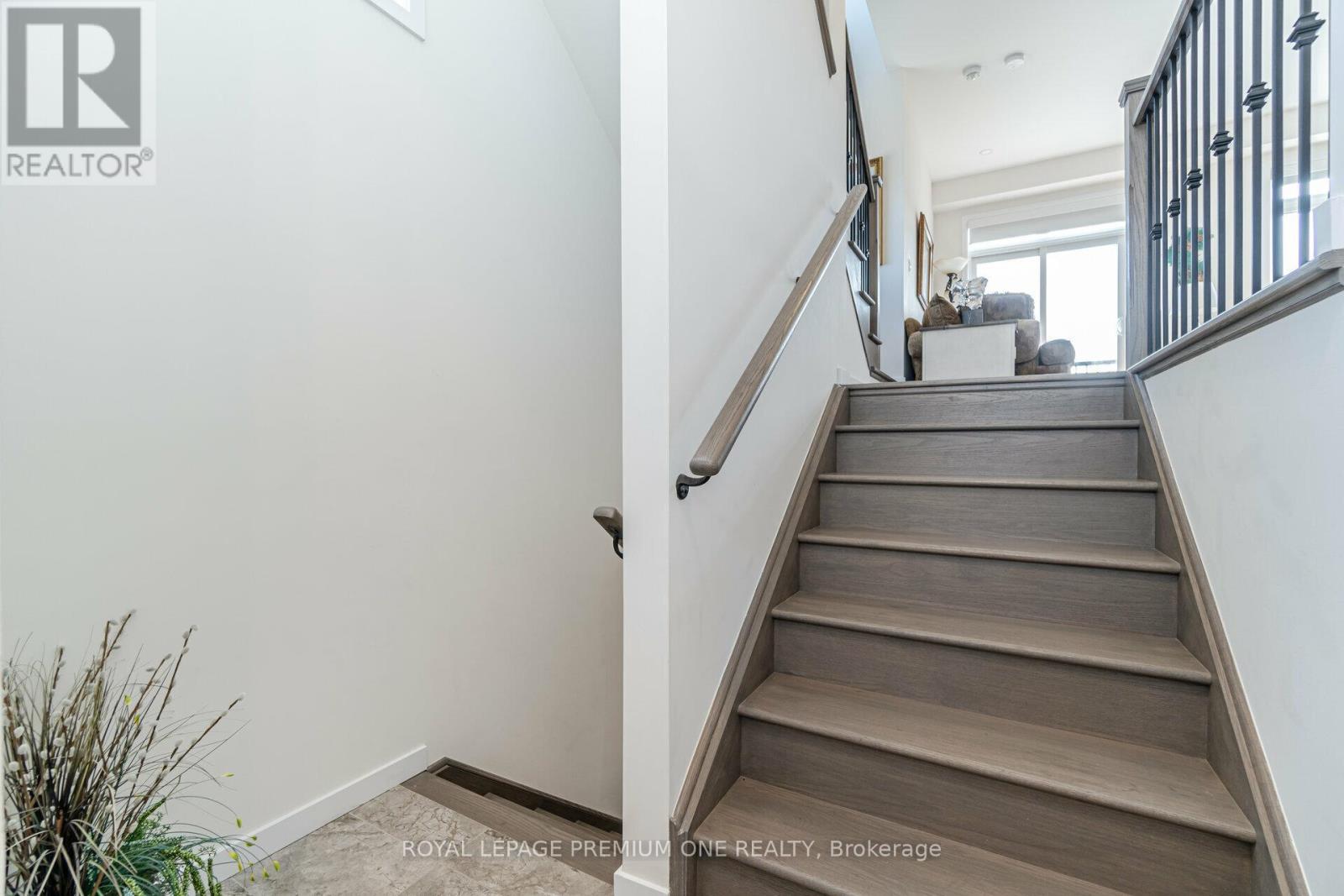 2 Seacoasts Circle, Vaughan, ON - Indoor Photo Showing Other Room