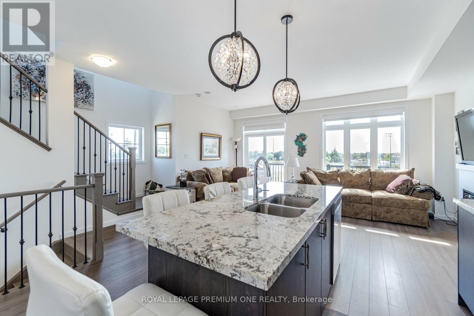 2 Seacoasts Circle, Vaughan, ON - Indoor Photo Showing Kitchen With Double Sink