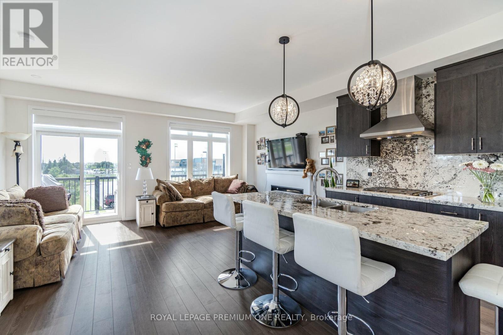 2 Seacoasts Circle, Vaughan, ON - Indoor Photo Showing Other Room