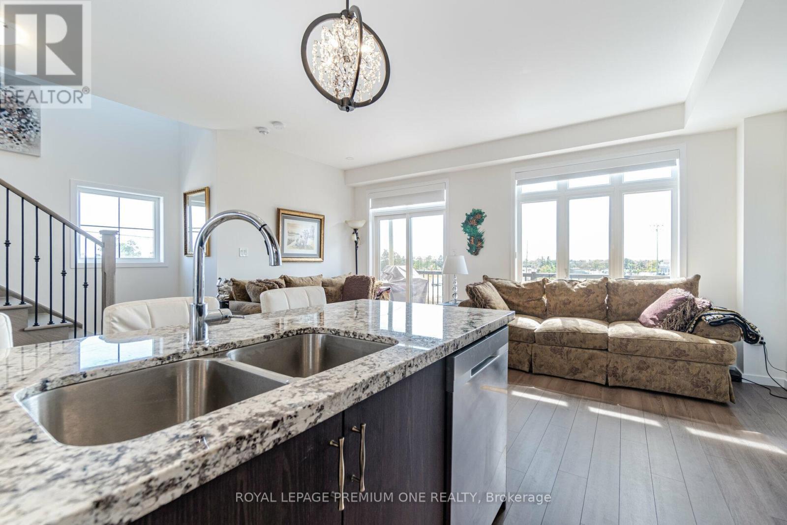 2 Seacoasts Circle, Vaughan, ON - Indoor Photo Showing Other Room