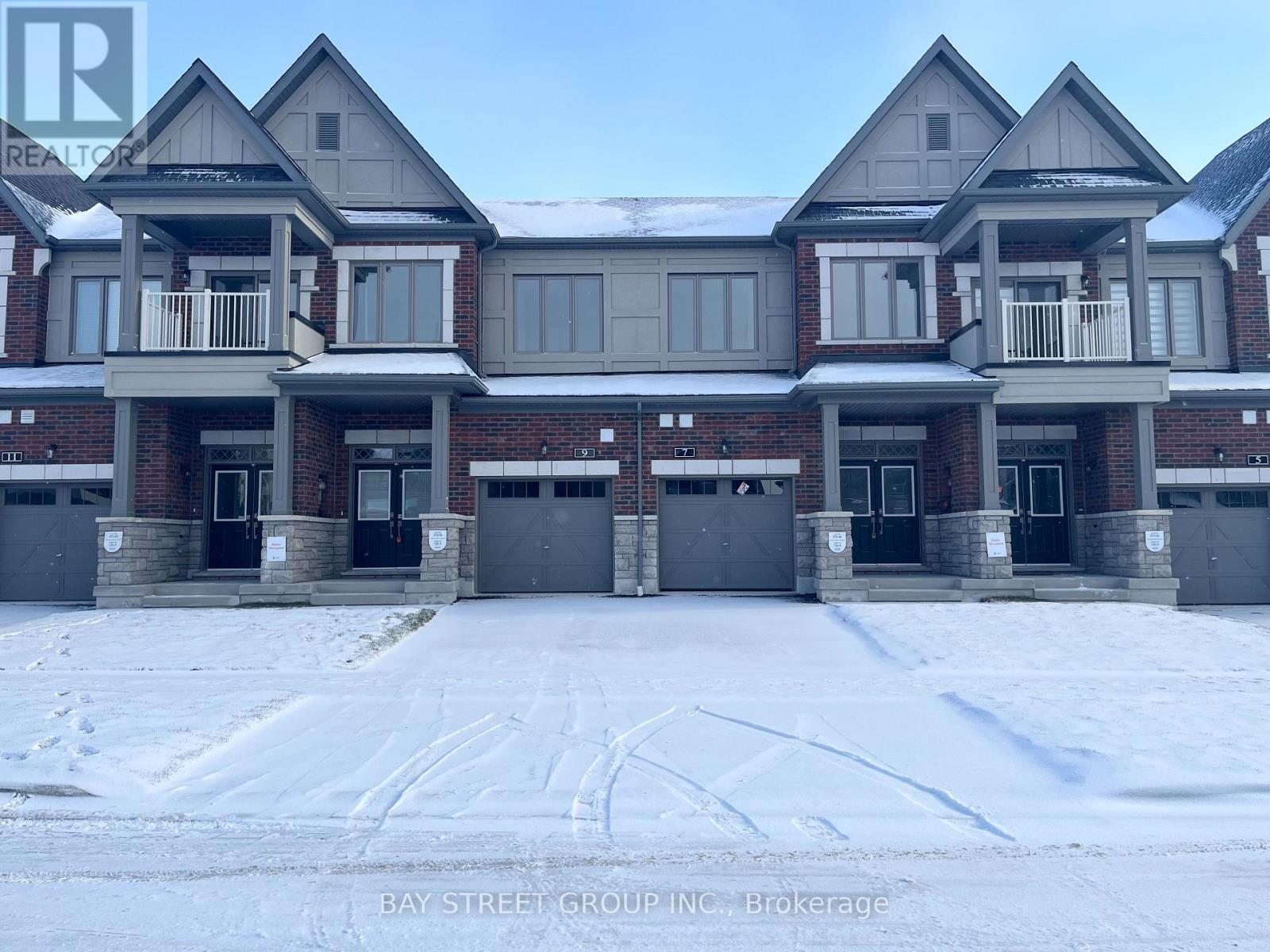5 Harvey Bunker Crescent, Markham, ON - Outdoor With Balcony With Facade