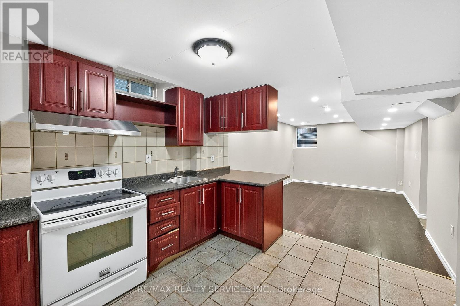 24 Addiscott Street, Brampton, ON - Indoor Photo Showing Kitchen