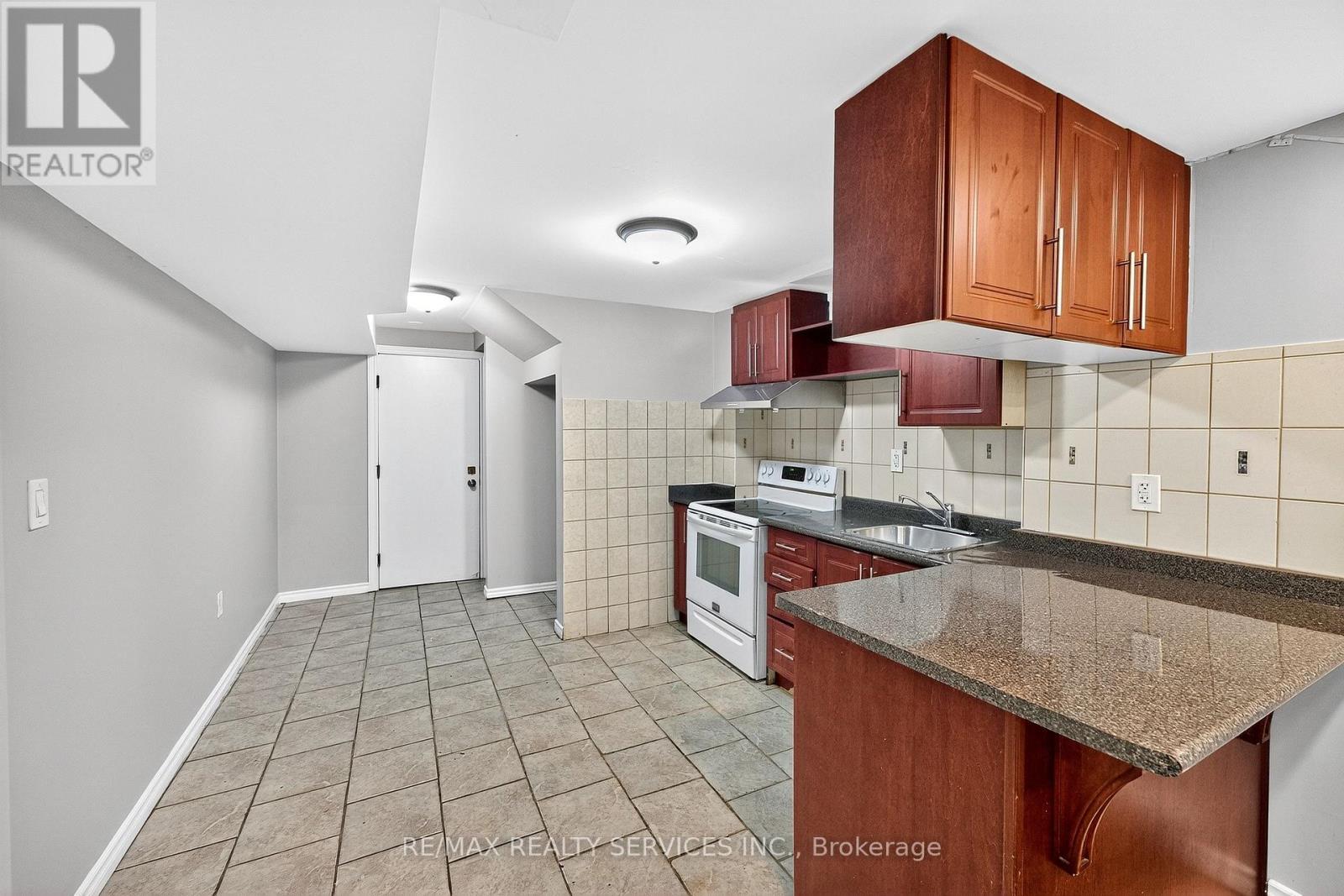 24 Addiscott Street, Brampton, ON - Indoor Photo Showing Kitchen