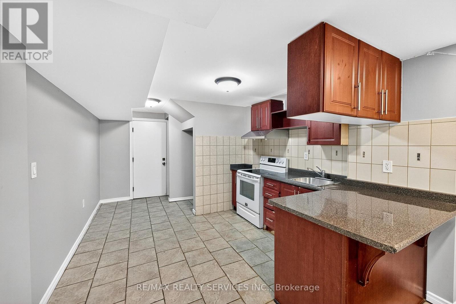 24 Addiscott Street, Brampton, ON - Indoor Photo Showing Kitchen