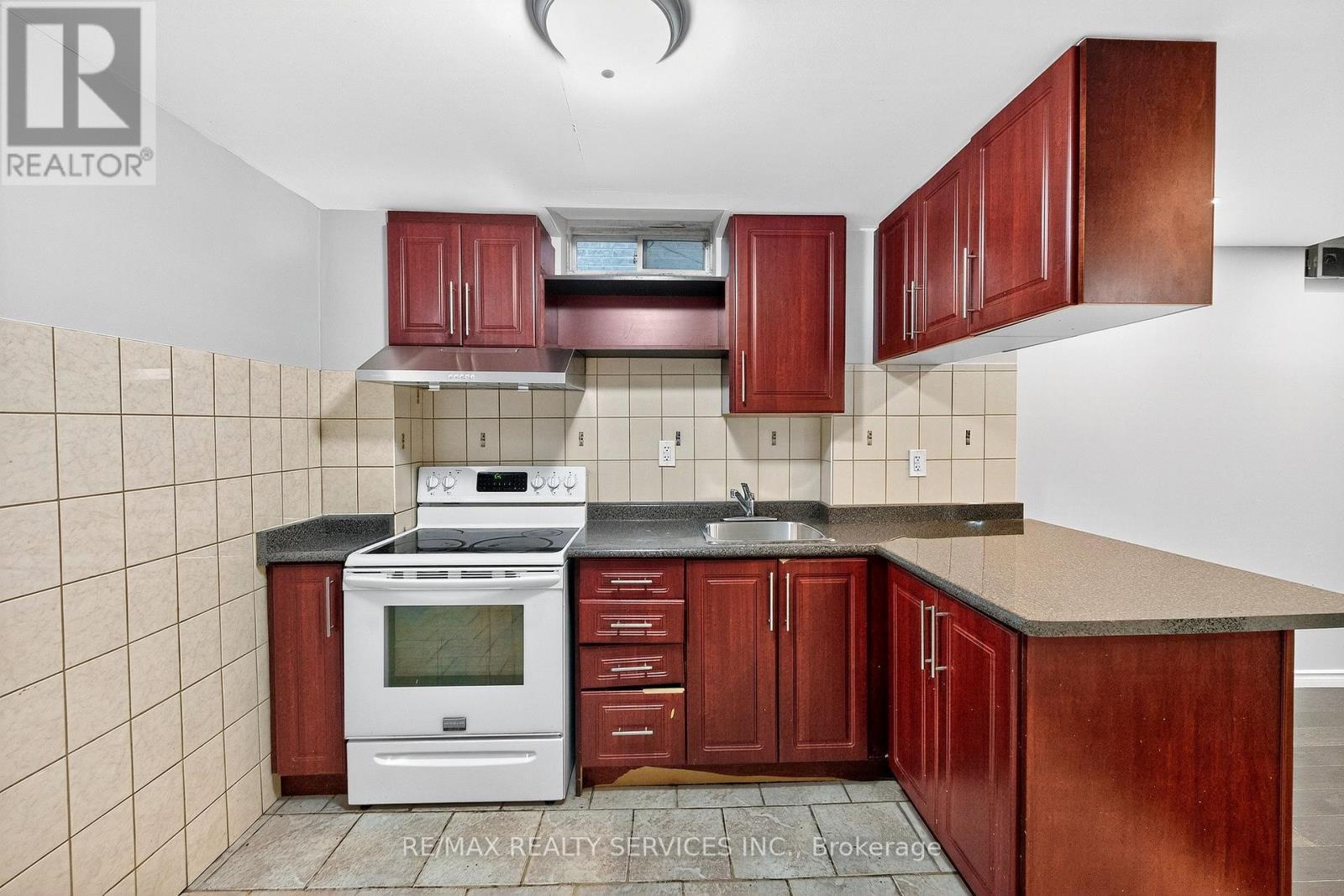 24 Addiscott Street, Brampton, ON - Indoor Photo Showing Kitchen