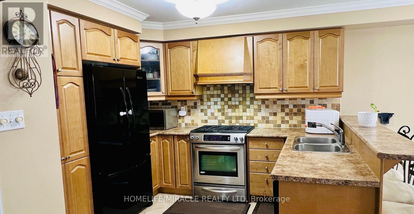 29 Brucewood Road, Brampton, ON - Indoor Photo Showing Kitchen With Double Sink
