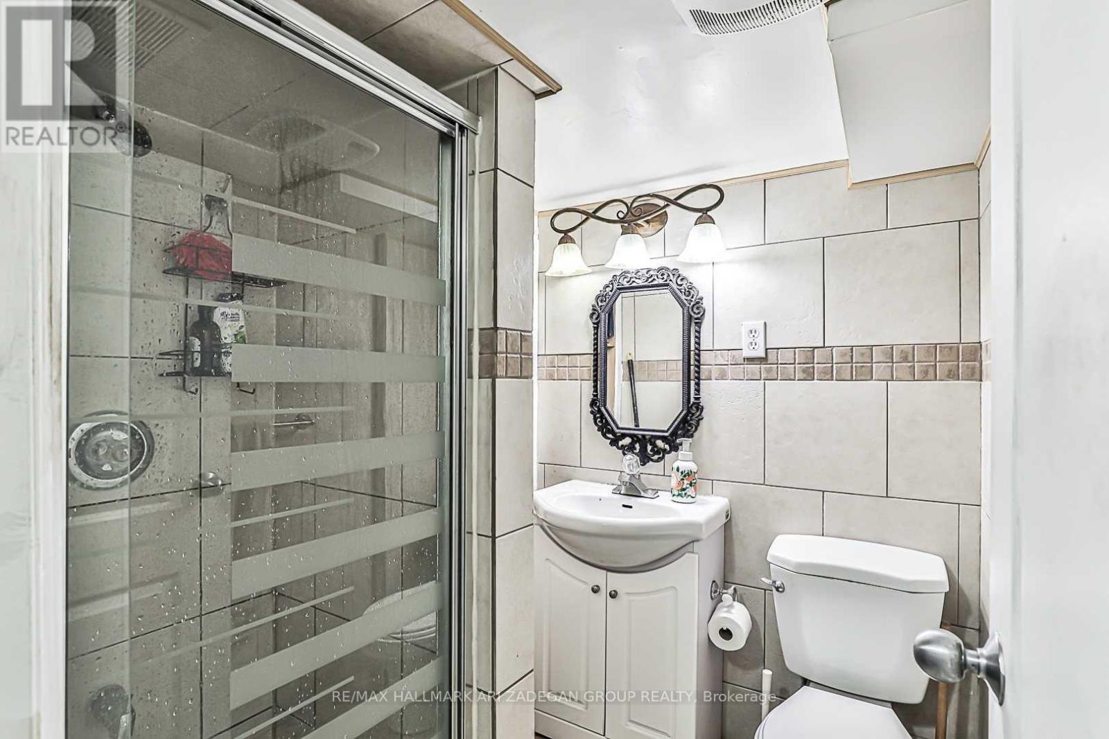 Lower - 75 Fairfield Avenue, Toronto, ON - Indoor Photo Showing Bathroom