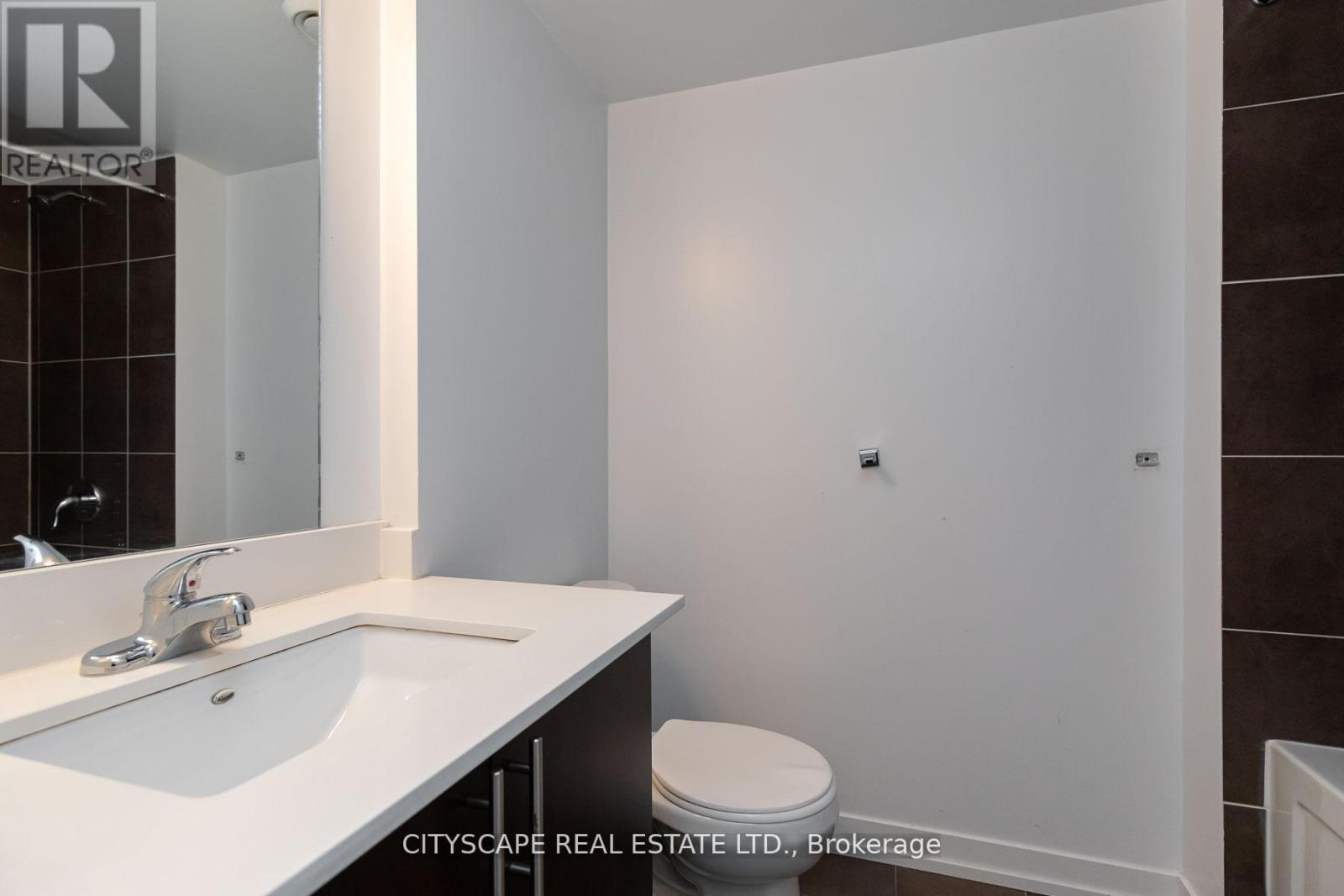 1604 - 1420 Dupont Street, Toronto, ON - Indoor Photo Showing Bathroom