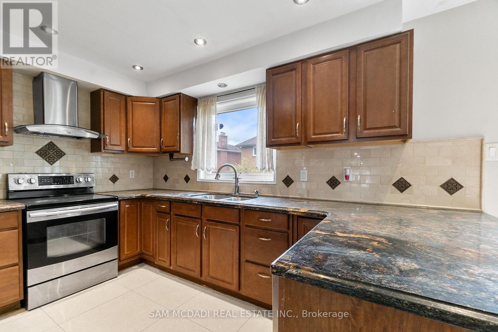 149 Sunforest Drive, Brampton, ON - Indoor Photo Showing Kitchen With Double Sink
