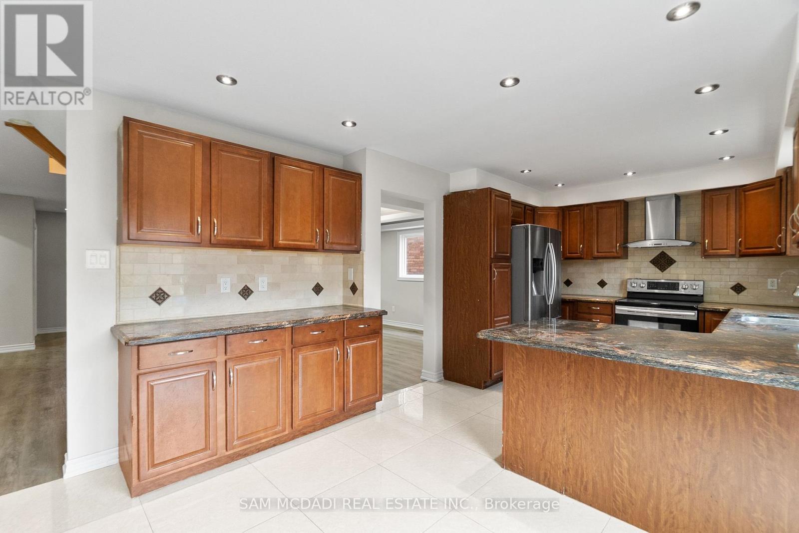149 Sunforest Drive, Brampton, ON - Indoor Photo Showing Kitchen