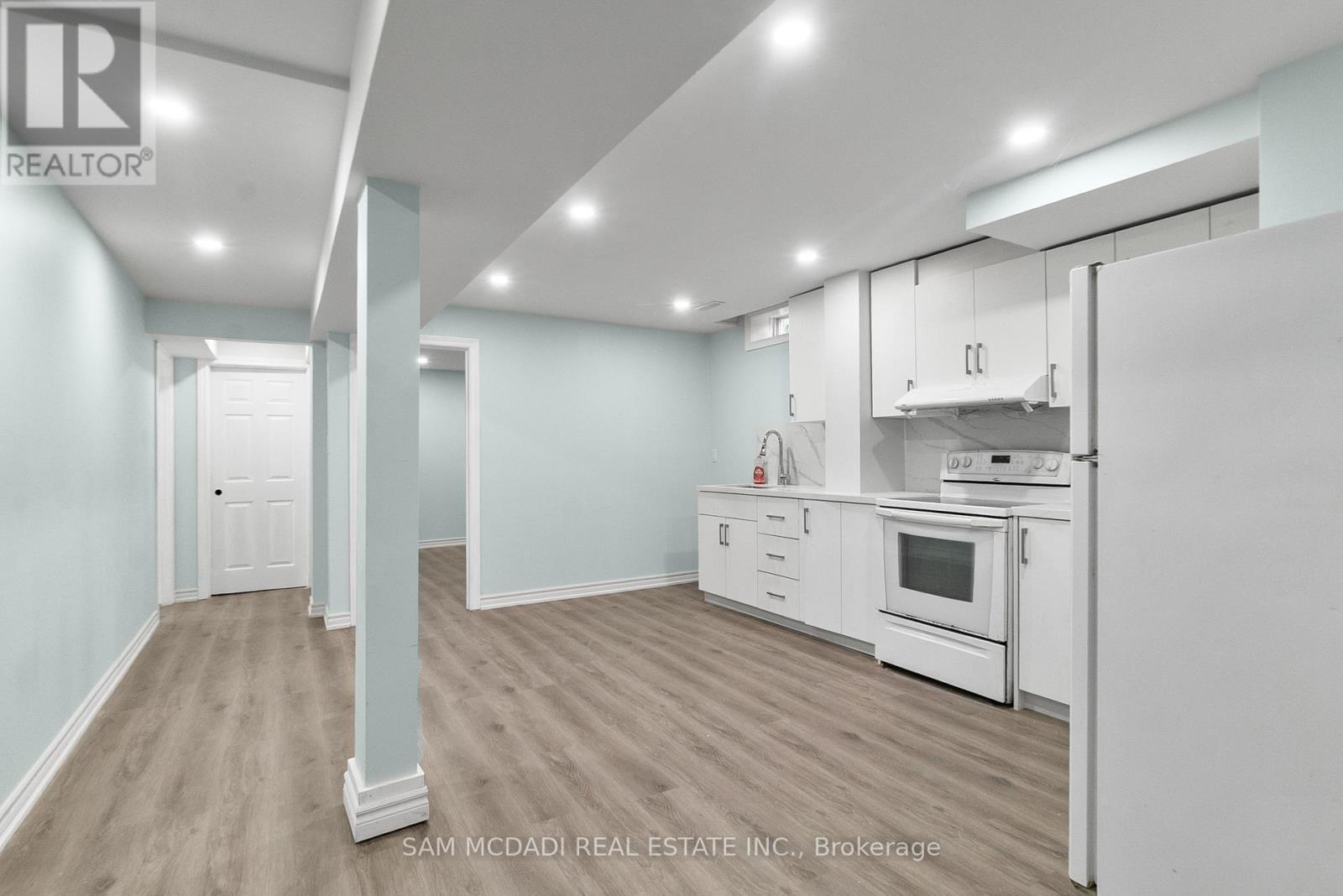 149 Sunforest Drive, Brampton, ON - Indoor Photo Showing Kitchen