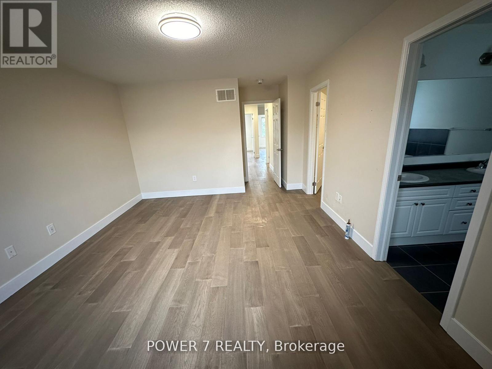 123 Major Crescent, Aurora, ON - Indoor Photo Showing Other Room