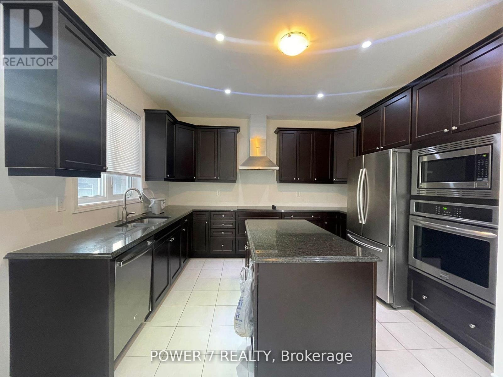 123 Major Crescent, Aurora, ON - Indoor Photo Showing Kitchen With Double Sink