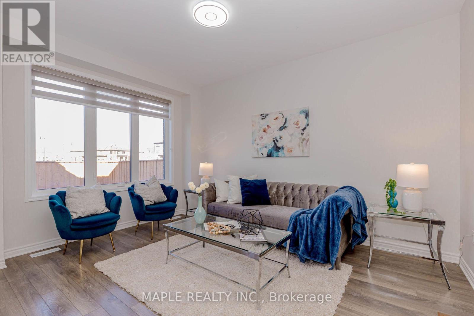18 Boothill Drive, Brampton, ON - Indoor Photo Showing Living Room
