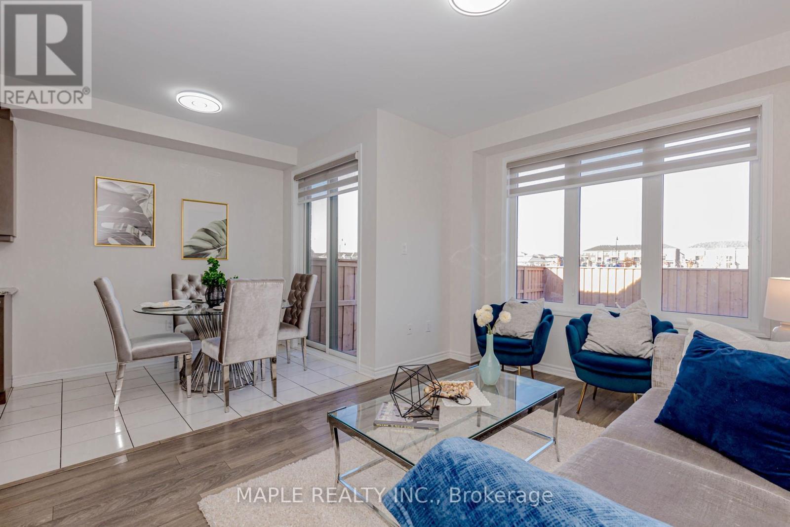 18 Boothill Drive, Brampton, ON - Indoor Photo Showing Living Room