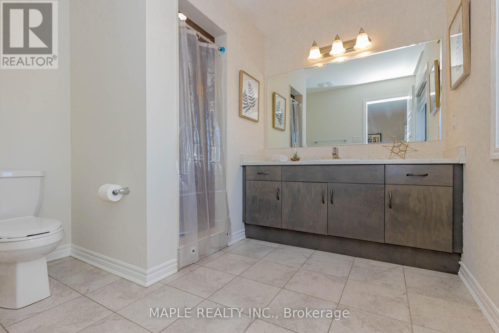 18 Boothill Drive, Brampton, ON - Indoor Photo Showing Bathroom