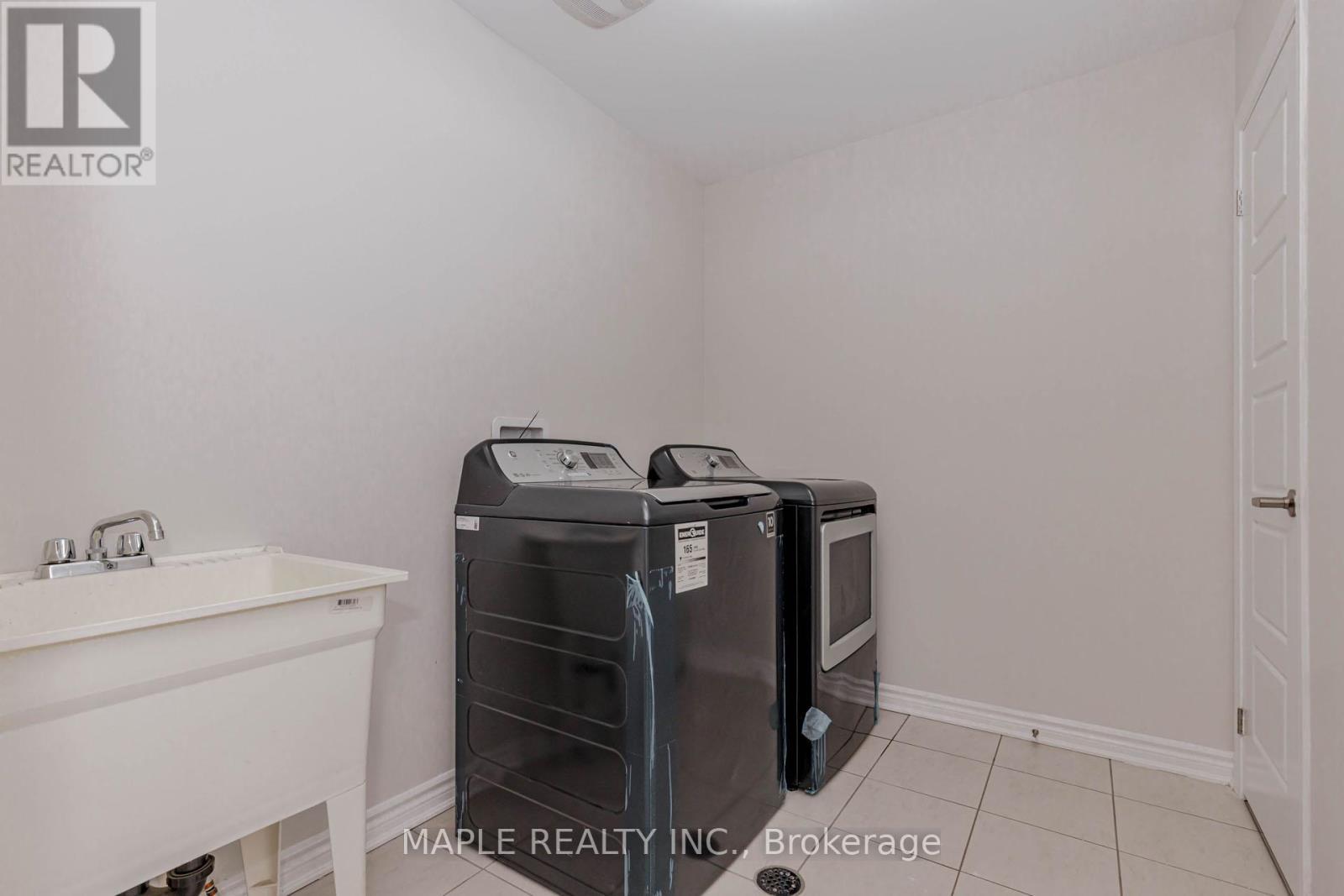 18 Boothill Drive, Brampton, ON - Indoor Photo Showing Laundry Room