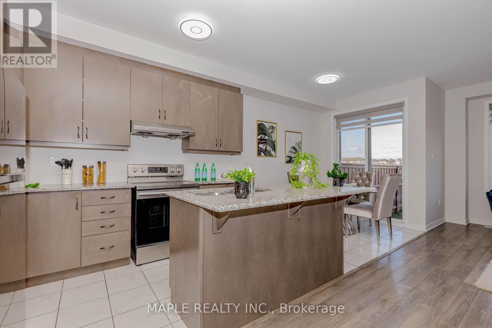18 Boothill Drive, Brampton, ON - Indoor Photo Showing Kitchen