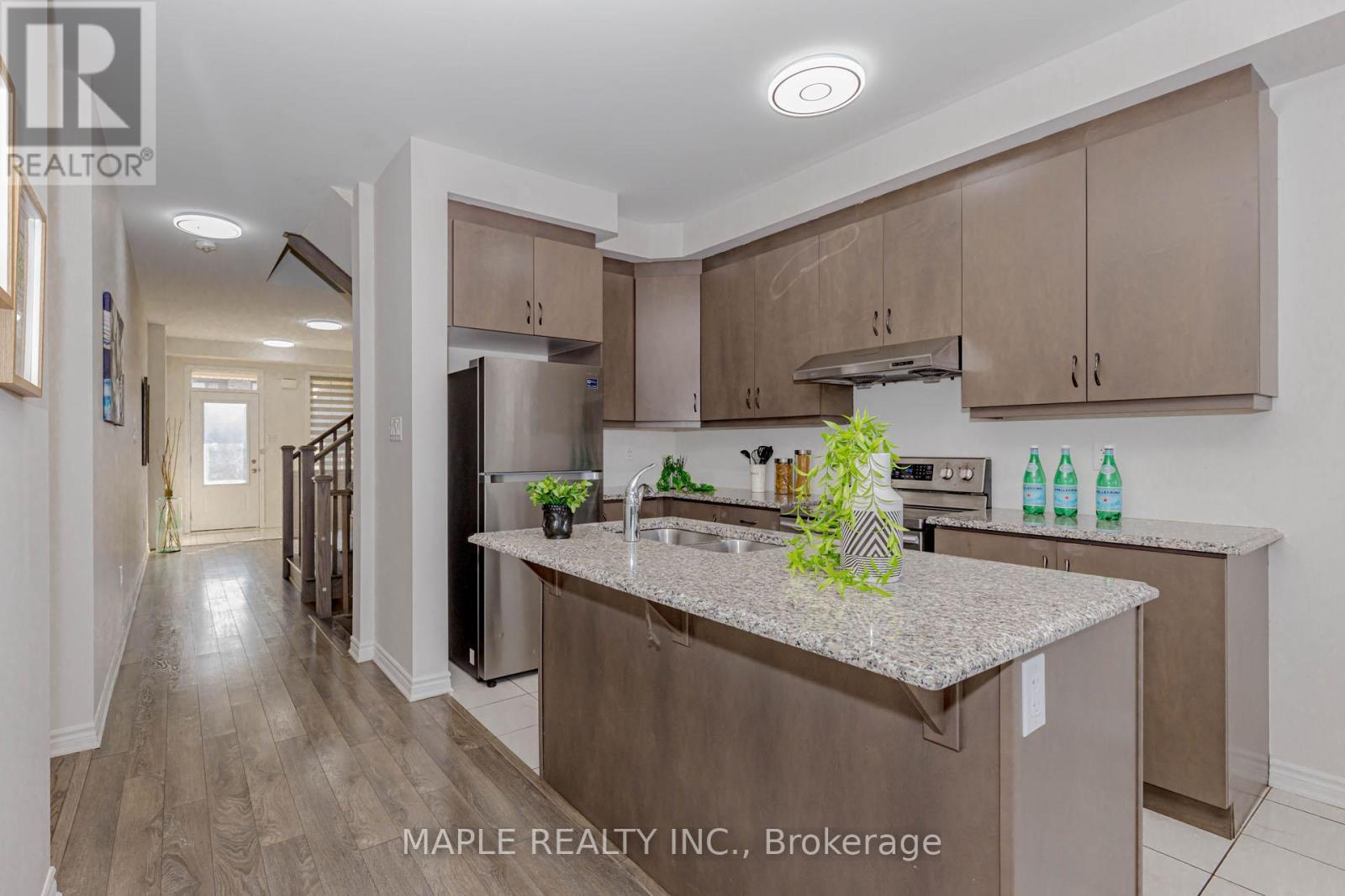 18 Boothill Drive, Brampton, ON - Indoor Photo Showing Kitchen