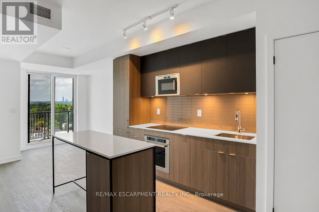 1203 - 220 Missinnihe Way, Mississauga, ON - Indoor Photo Showing Kitchen With Upgraded Kitchen