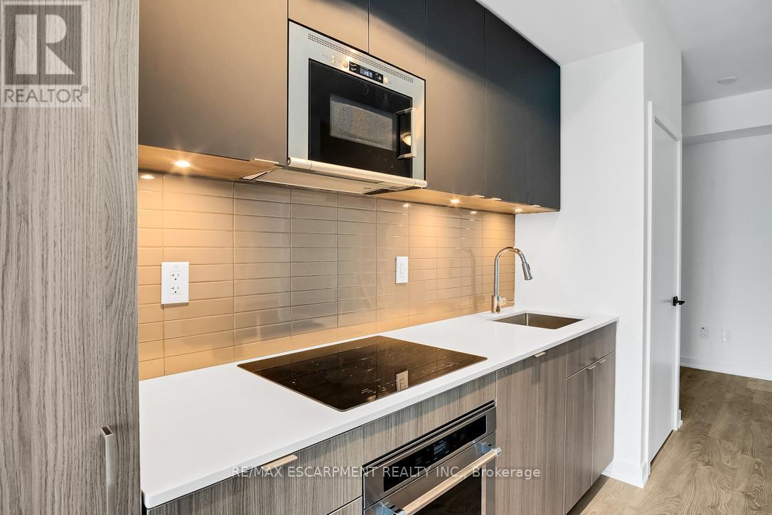 1203 - 220 Missinnihe Way, Mississauga, ON - Indoor Photo Showing Kitchen