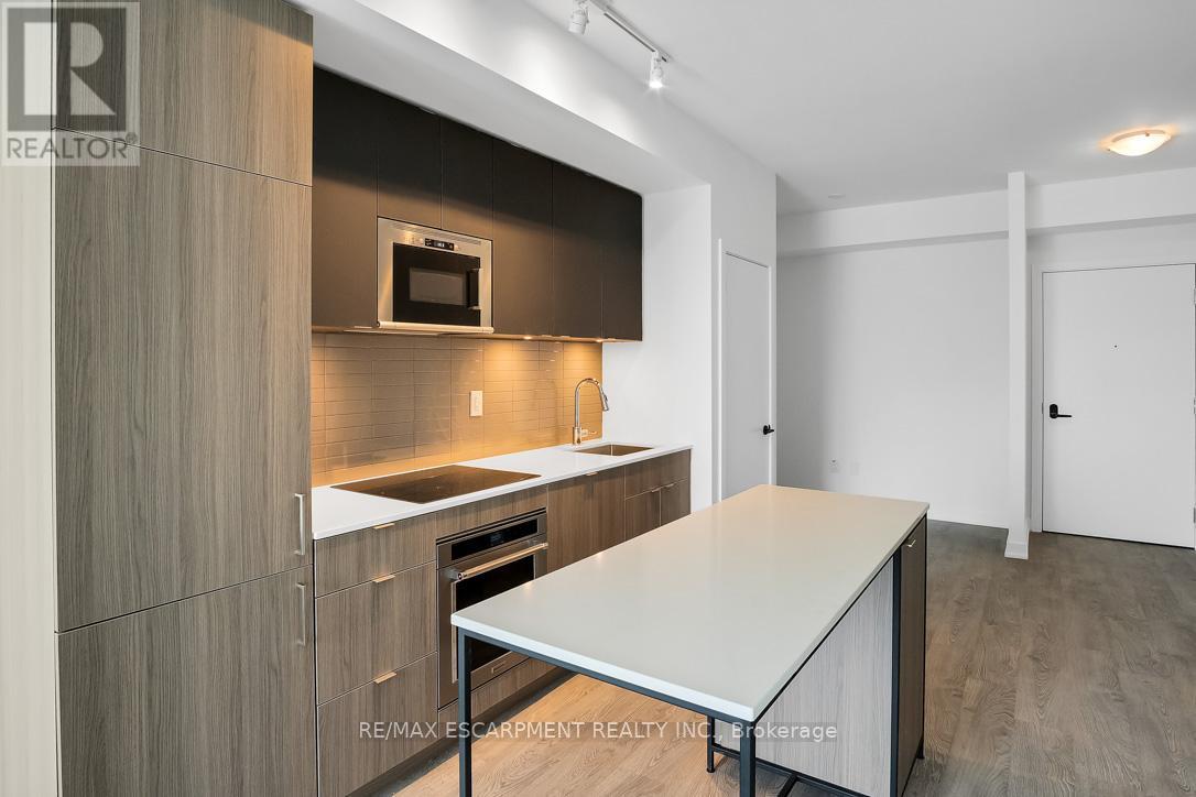 1203 - 220 Missinnihe Way, Mississauga, ON - Indoor Photo Showing Kitchen