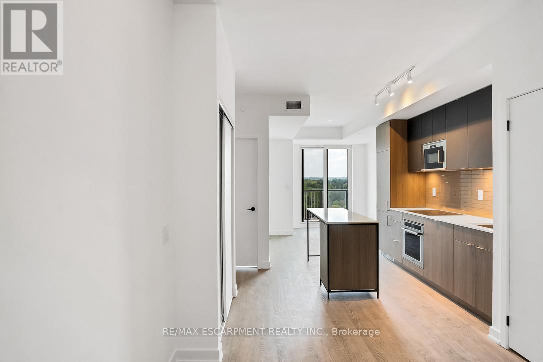 1203 - 220 Missinnihe Way, Mississauga, ON - Indoor Photo Showing Kitchen