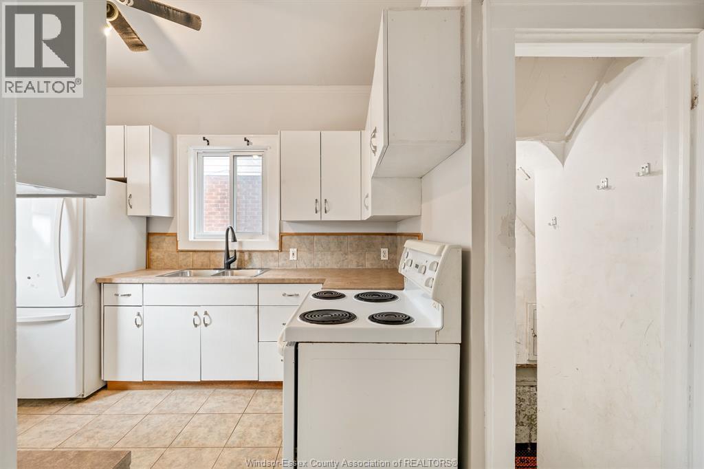 1575 Church Street, Windsor, ON - Indoor Photo Showing Kitchen With Double Sink