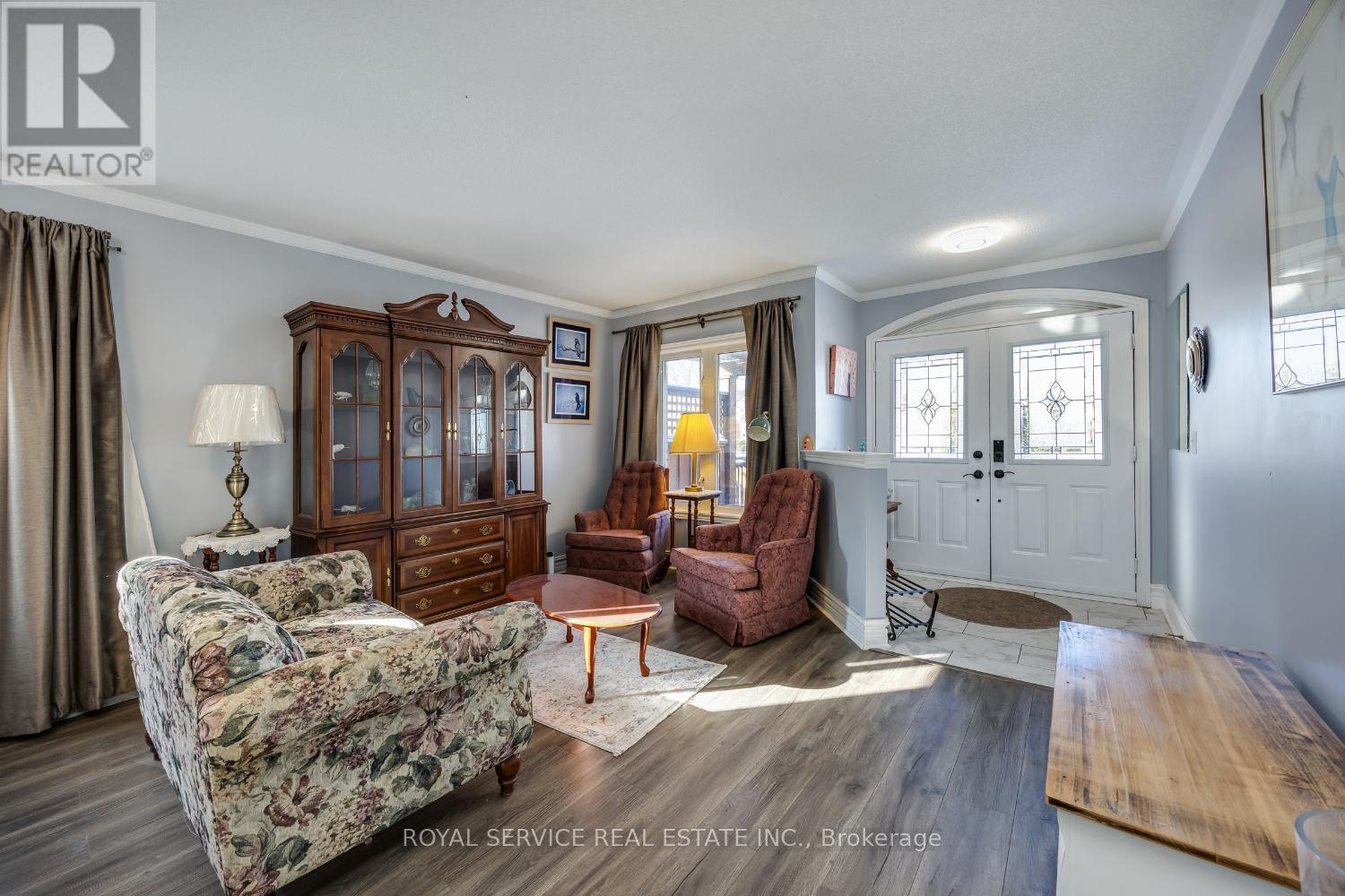 23 Huffman Avenue, Port Hope, ON - Indoor Photo Showing Living Room