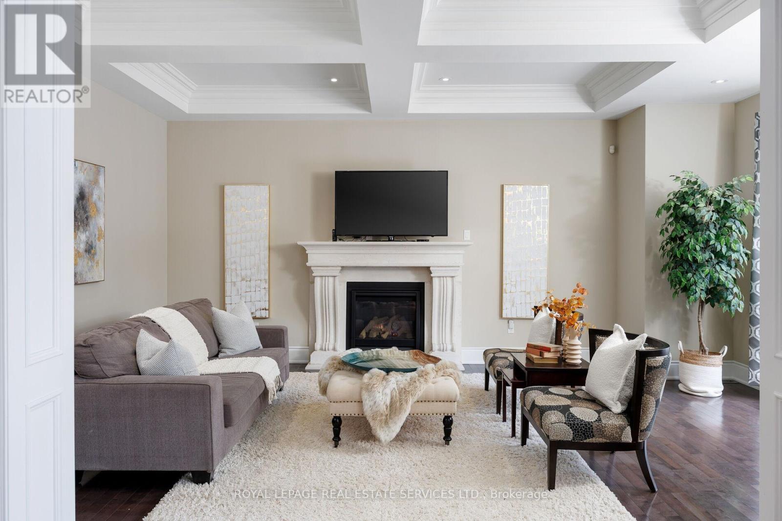 125 Paliser Court, Oakville, ON - Indoor Photo Showing Living Room With Fireplace