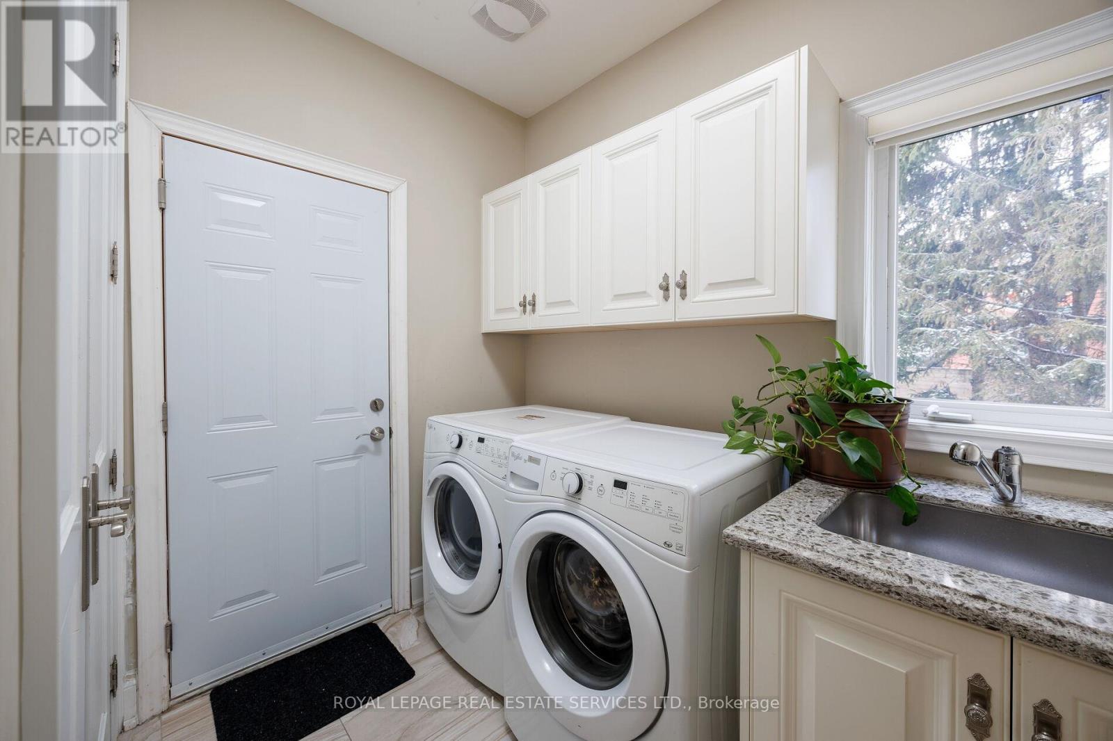 125 Paliser Court, Oakville, ON - Indoor Photo Showing Laundry Room