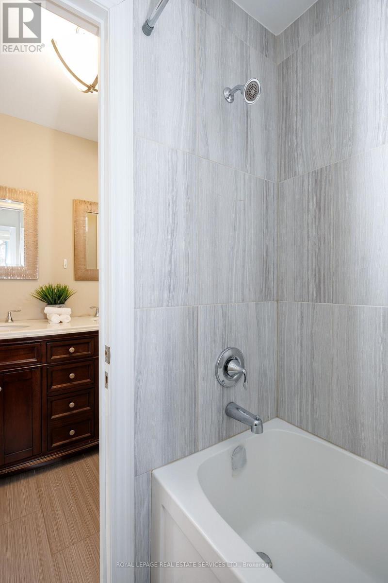 125 Paliser Court, Oakville, ON - Indoor Photo Showing Bathroom