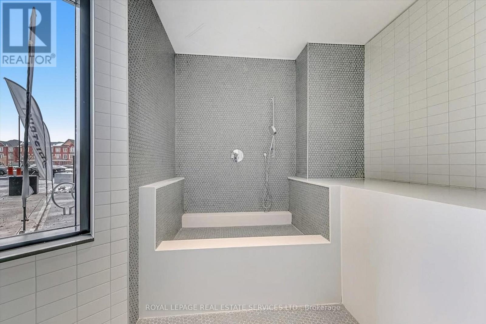 Pet Wash Station - 603 - 395 Dundas Street W, Oakville, ON - Indoor