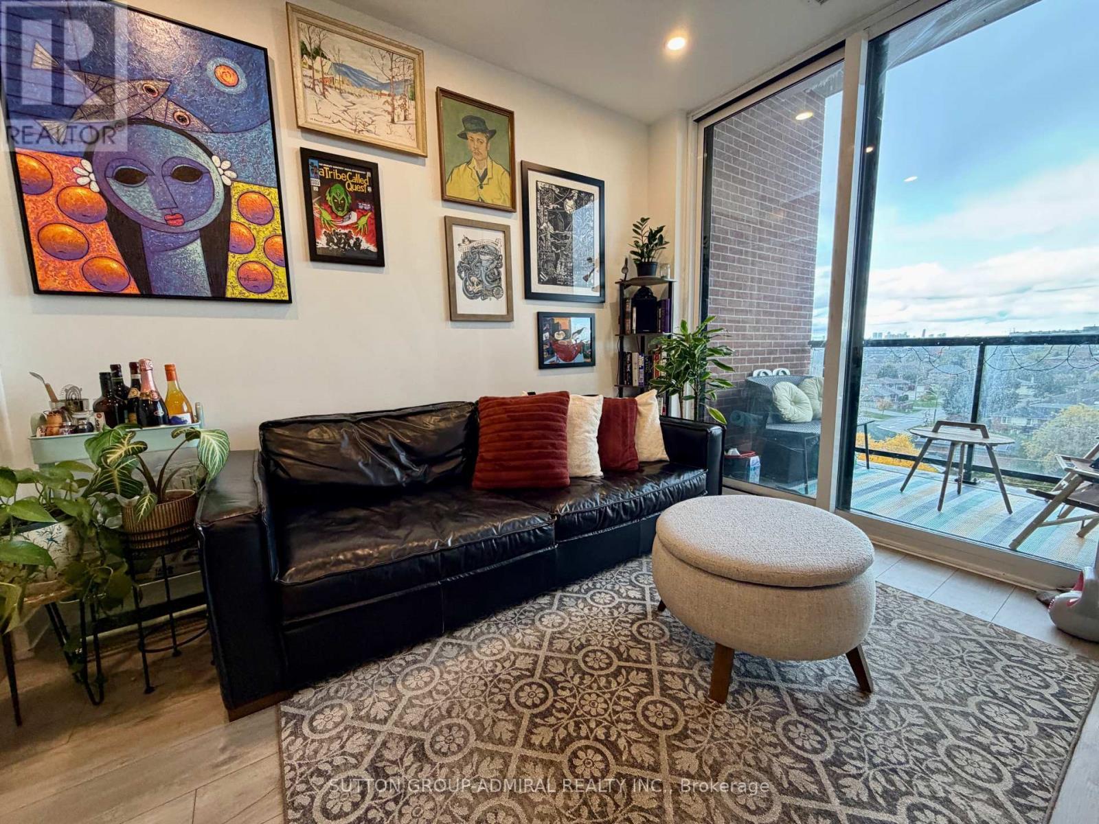 610 - 3100 Keele Street, Toronto, ON - Indoor Photo Showing Living Room