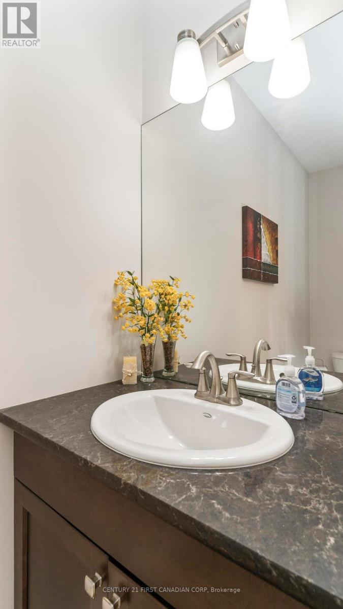 102 Caverhill Crescent, Middlesex Centre (Komoka), ON - Indoor Photo Showing Bathroom