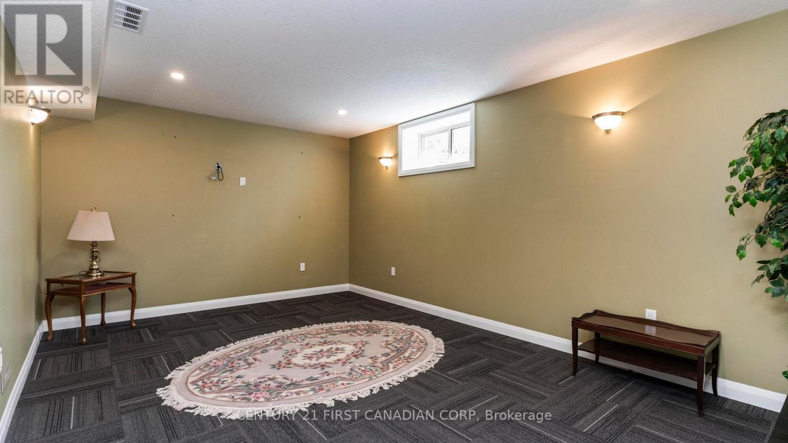 102 Caverhill Crescent, Middlesex Centre (Komoka), ON - Indoor Photo Showing Other Room
