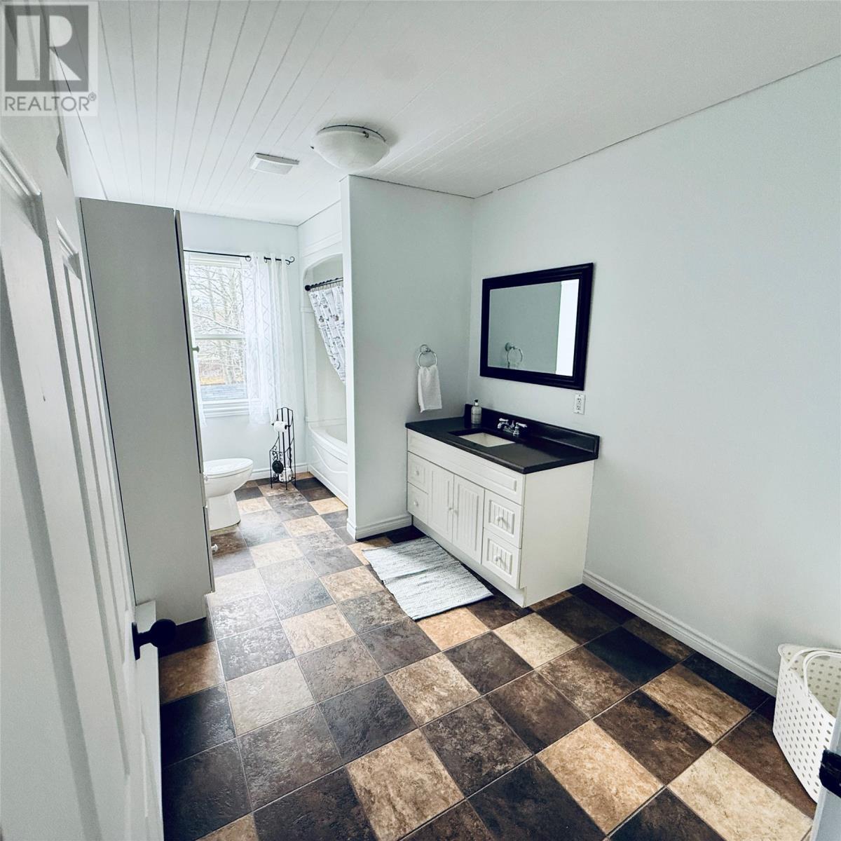 102 Main Street, Springdale, NL - Indoor Photo Showing Other Room